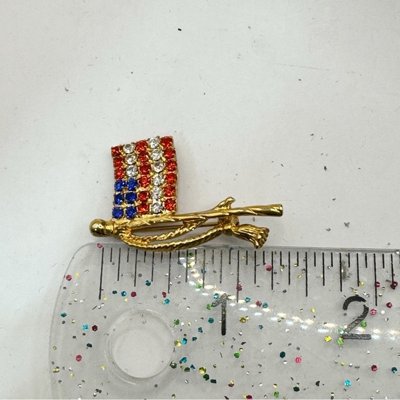 Sparkly rhinestone American flag small pin brooch lapel tie tack patriotic - Picture 7 of 7
